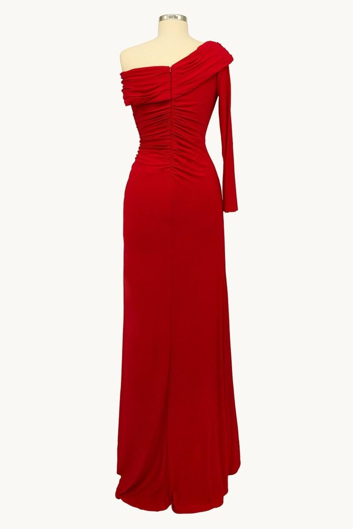 One Sleeve Off Shoulder Fitted Gown